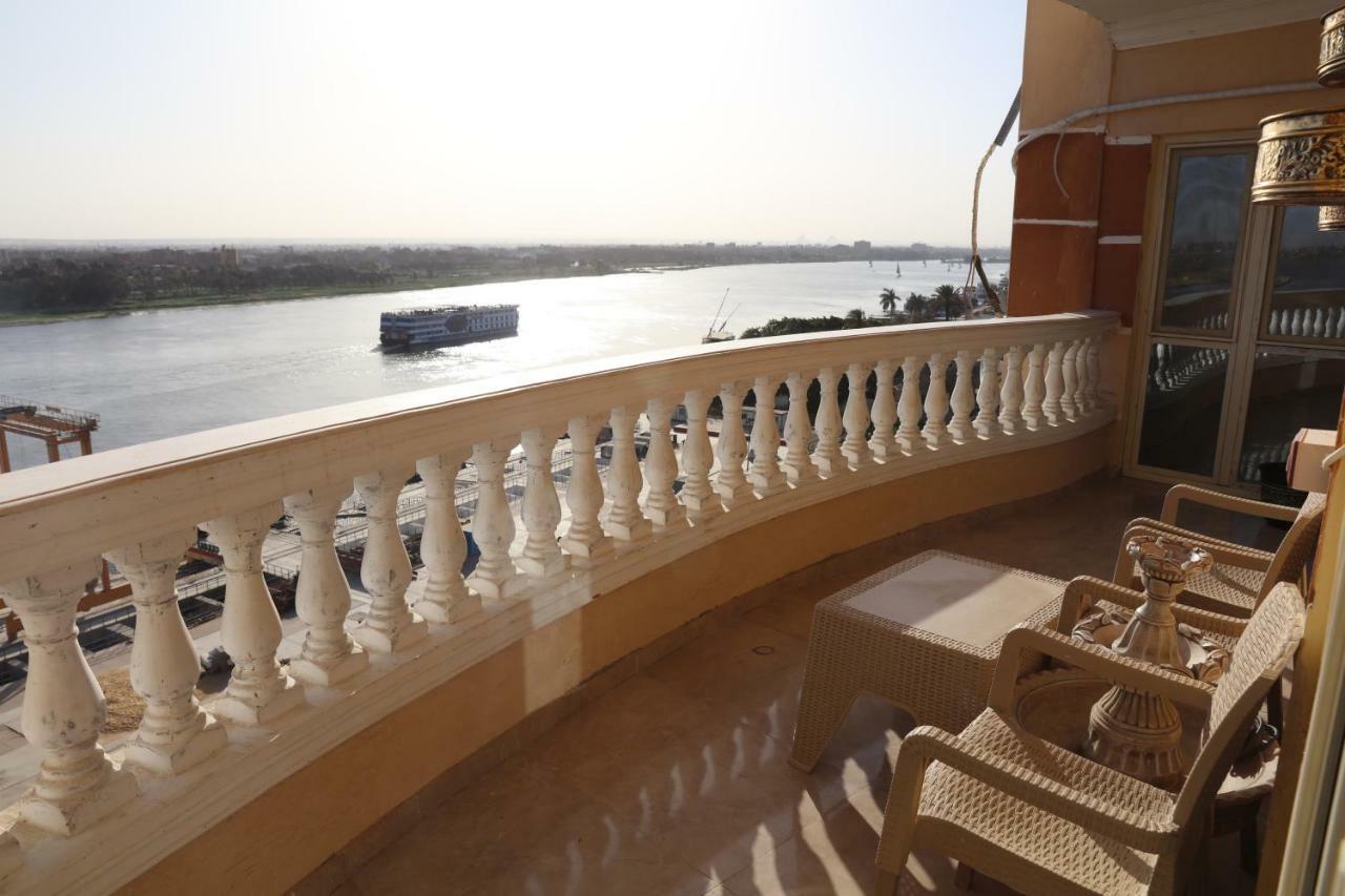 Maadi, Direct Nile River View From All Rooms カイロ エクステリア 写真