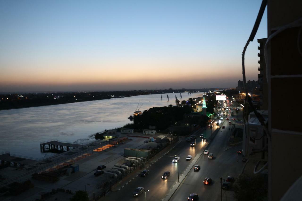 Maadi, Direct Nile River View From All Rooms カイロ エクステリア 写真